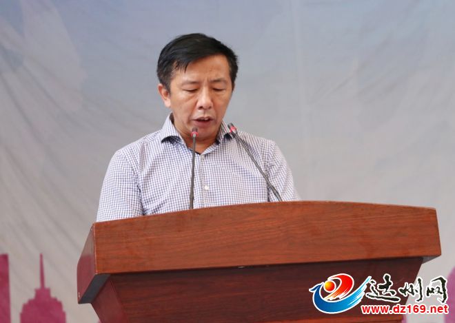 达州中学党委副书记任中华