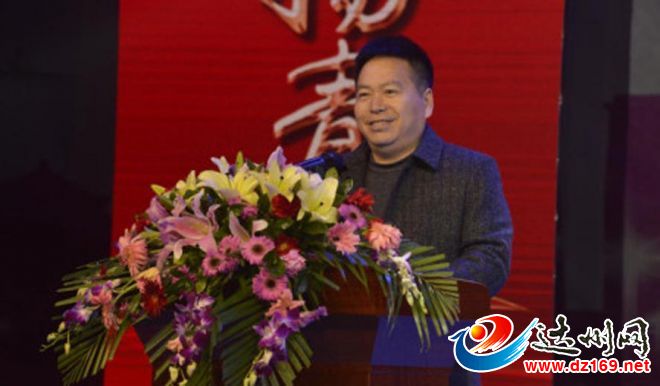 李健主持闭幕式