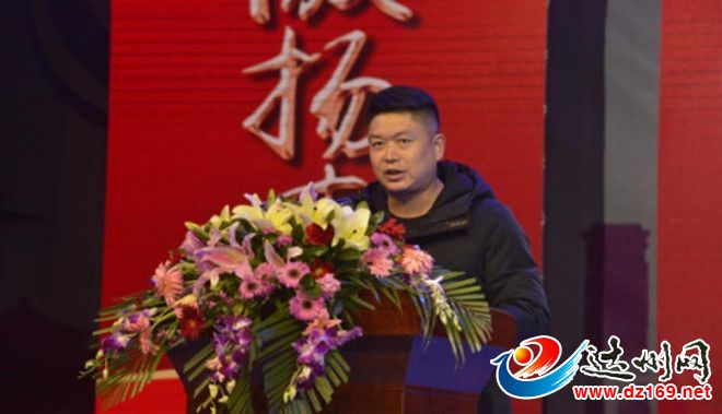 王贤宣读表彰决定