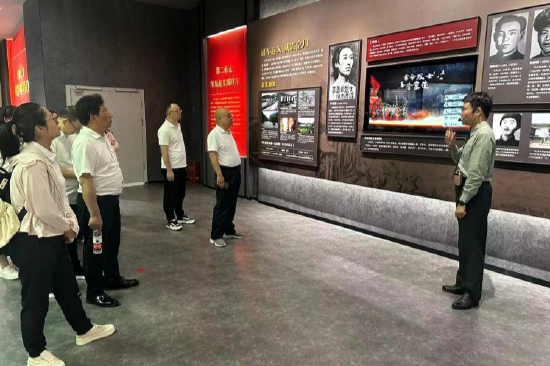 铁血丹心践忠魂，一座丰碑不染尘