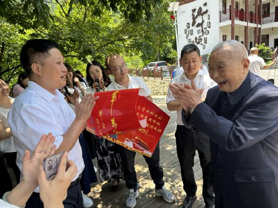 问道行知起处寻，树木树人济苍生
